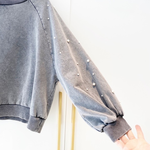 𝅺distressed sweatshirt with pearls from Italy - Picture 9 of 12